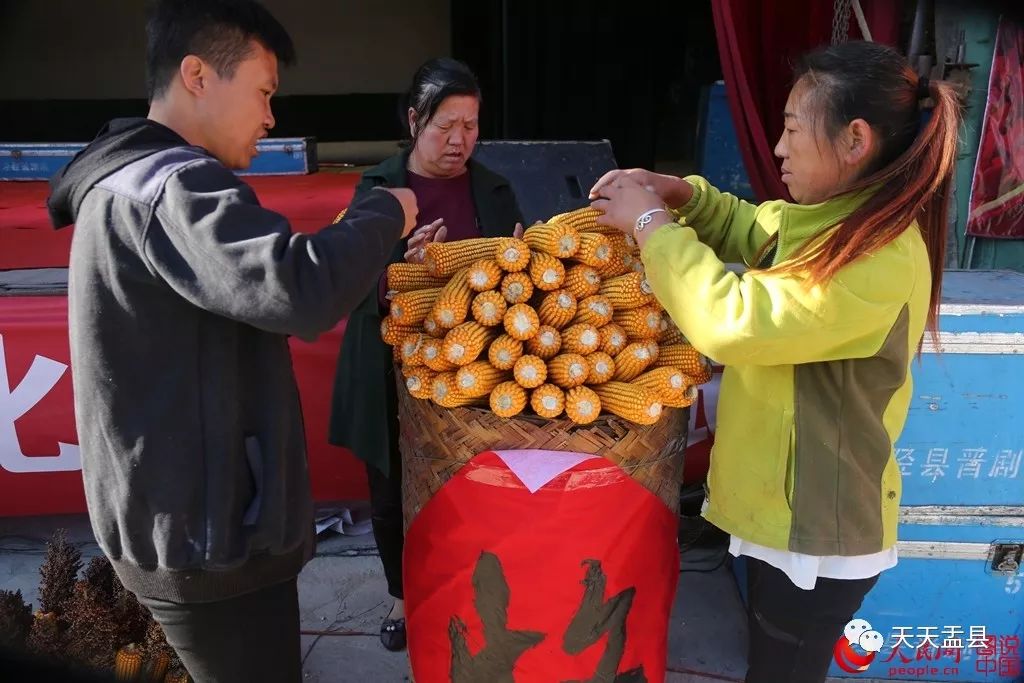 盂县:日出乡村红似火 丰收落满东阳坡