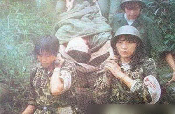 对越反击战中的中国女兵,钢枪不离手,第三张女兵牺牲时仅24岁