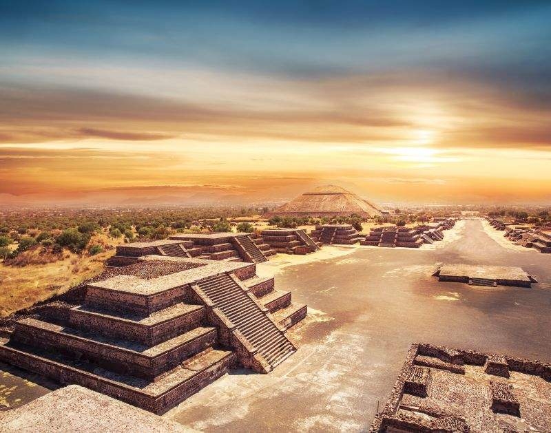 墨西哥有座古城，用活人祭神，神秘的光影蛇形幻象至今未解_金字塔