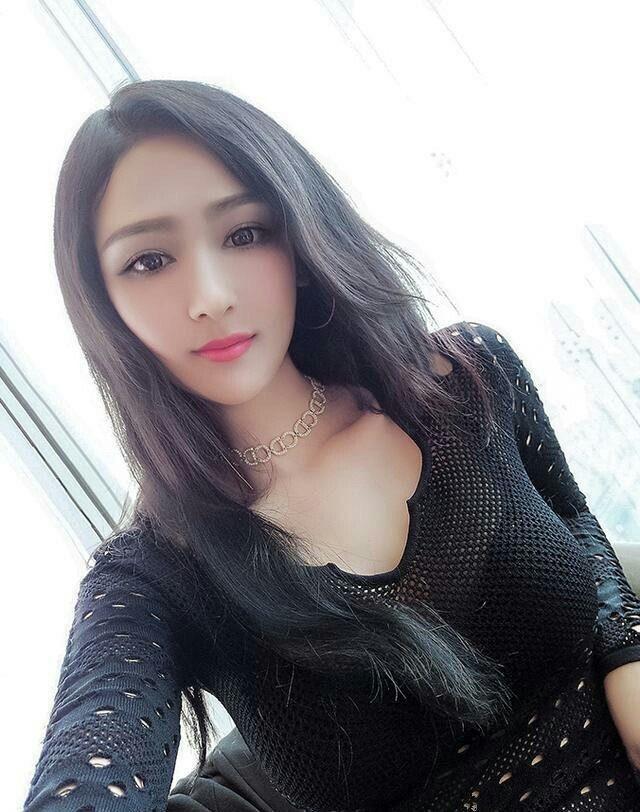 抖音网红黑衣美女