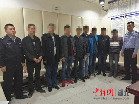 鹤峰警方抓获9名涉毒人员