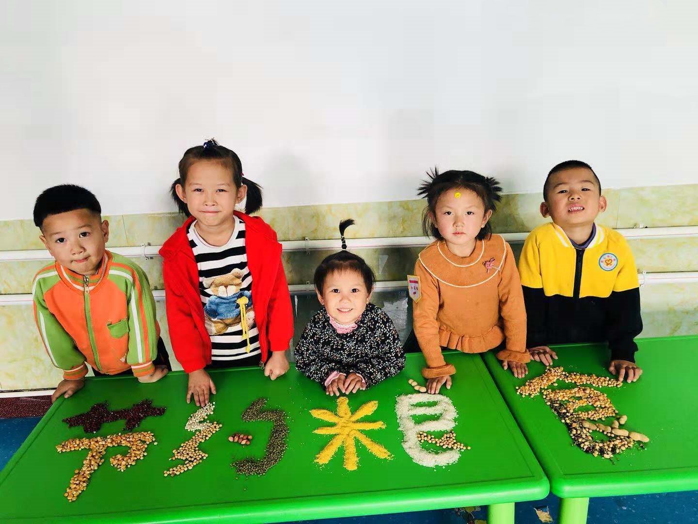 世界粮食日方欣幼儿园举办“珍惜粮食,从我做起”的学习活动。