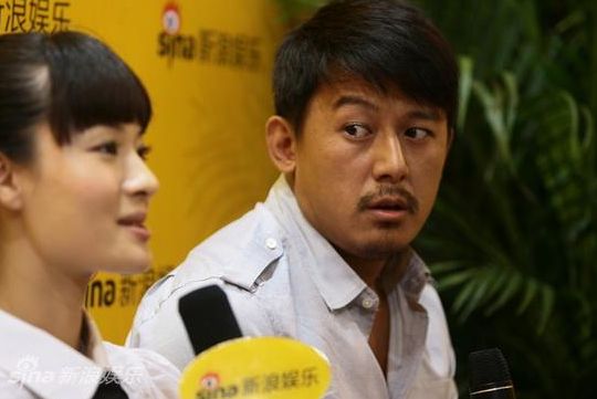 他曾和賈靜雯談戀愛，葛優是他的舅舅，出道多年如今40歲一直不火