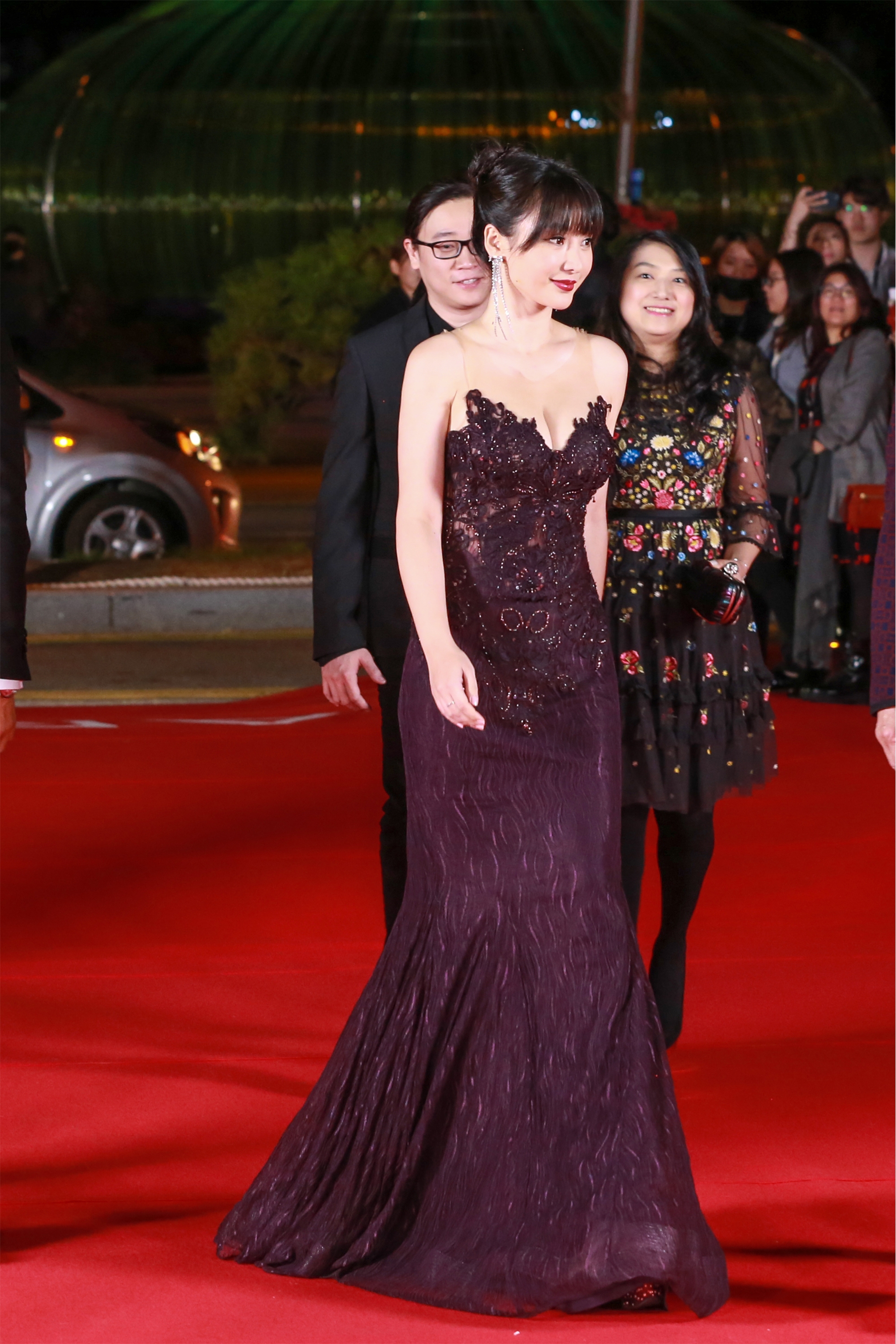 演员@黄璐lulu 昨晚亮相第27届釜山国际电影节开幕红毯……__财经头条