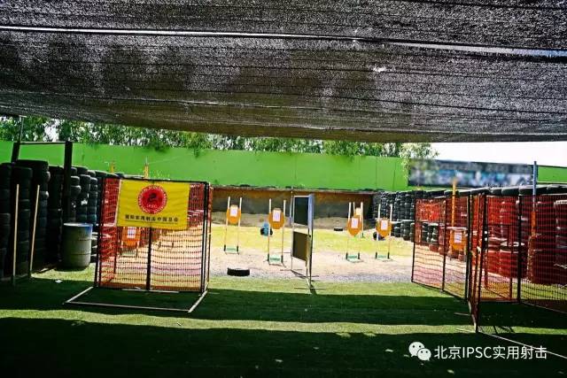 安全射手课程首先是让学员了解ipsc及安全原则,其次进行ipsc基础射击