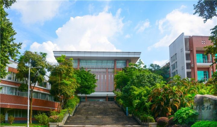 华农图书馆 优势专业 华南农业大学的主打方向是农业类专业,像园艺