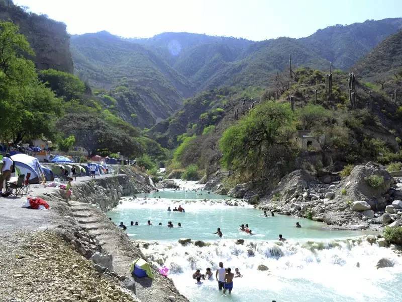 墨西哥托兰通戈温泉河(grutas tolantongo)