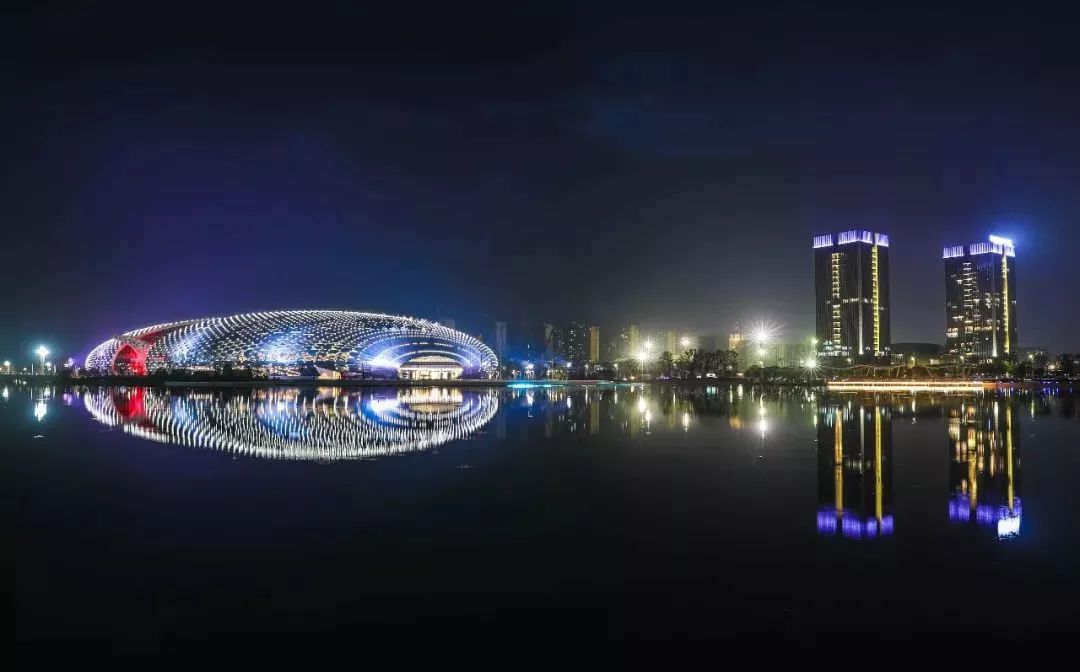 不输香港,上海,重庆,德清夜景简直太震撼了!