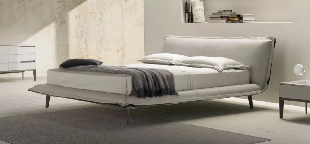 厚实的加垫床头板,就像两个松软的枕头一样,带来更大的舒适度.