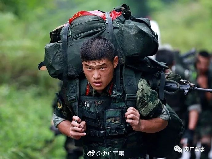 【点赞】这就是中国军人,每个瞬间都很帅!