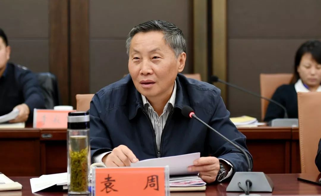 省人大常委会副主任袁周,中国作家协会党组成员,副主席李敬泽出席并