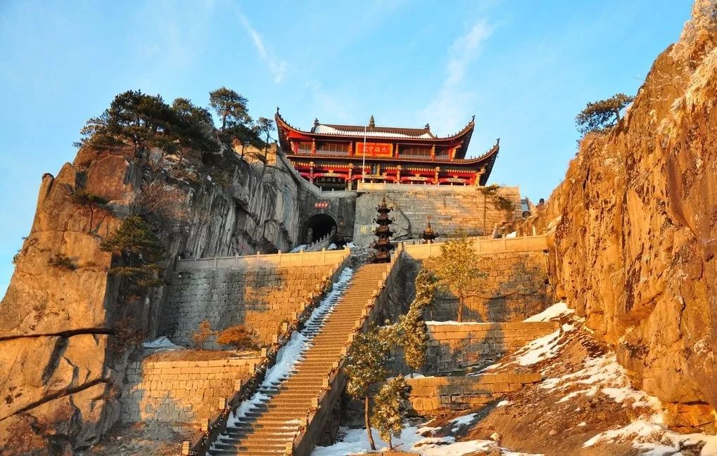 不用一块木料 外观九层 天台禅寺  天台寺又名"地藏寺","地藏禅寺" 因