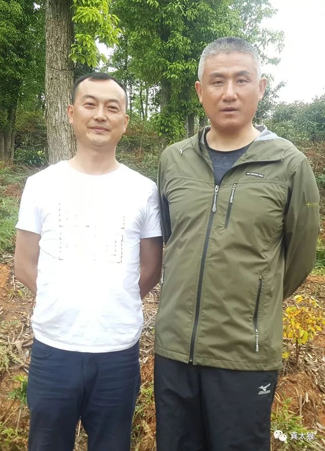 真太狼与陆鹏合影,在《特战英雄榜》中,陆鹏出演日军特战队队长荒木