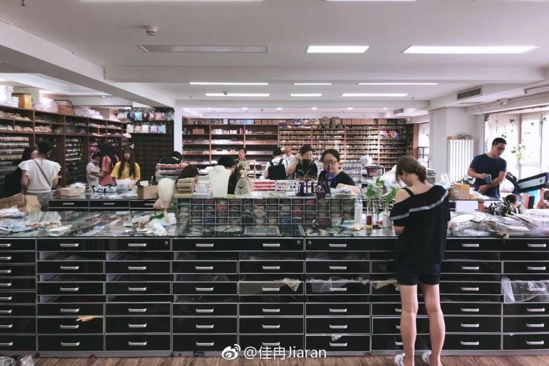 今天的推送就是分享我们的金饰界探店 店铺:金饰界辅料商行 坐标