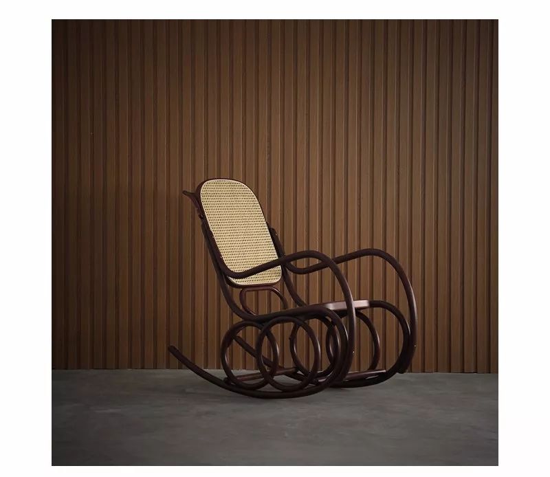 优雅的设计,恰如其分的工艺,实用的功能 —— 这款摇椅最早出现在ton