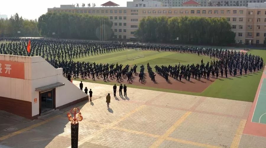 名校资讯怀仁天镇二中领导教师莅临峪宏中学参观交流图文