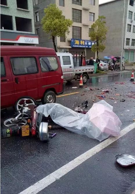 昨天,江西发生一起惨烈车祸,2人不幸身亡!_萍乡