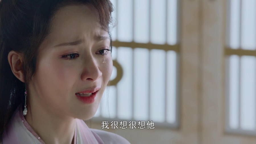 1/ 12 《香蜜沉沉烬如霜》中杨紫饰演的锦觅前期是个无忧无虑的葡萄