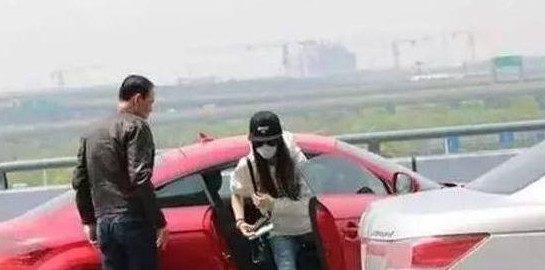 冯绍峰和赵丽颖结婚了快来围观他俩的座驾豪车真多