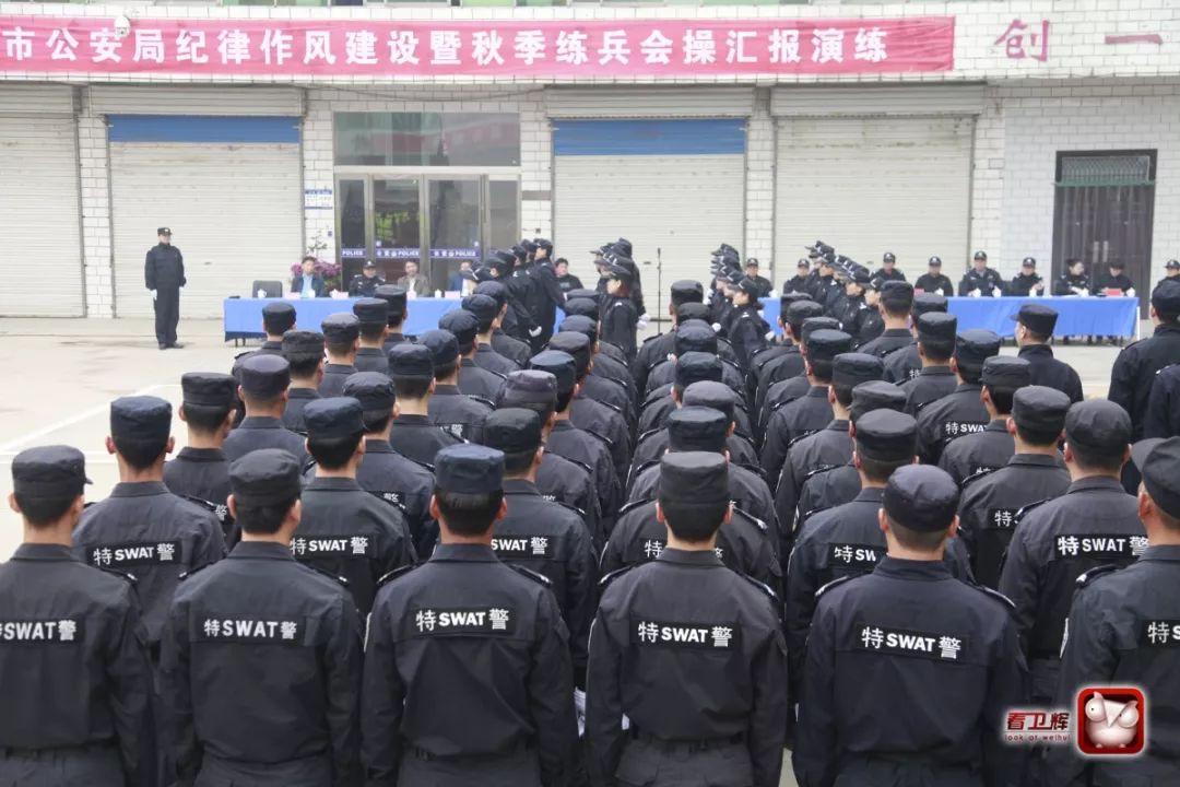 参加演练的警种有,刑警,特勤,交警,监管,治安,机关6个党支部200余人.