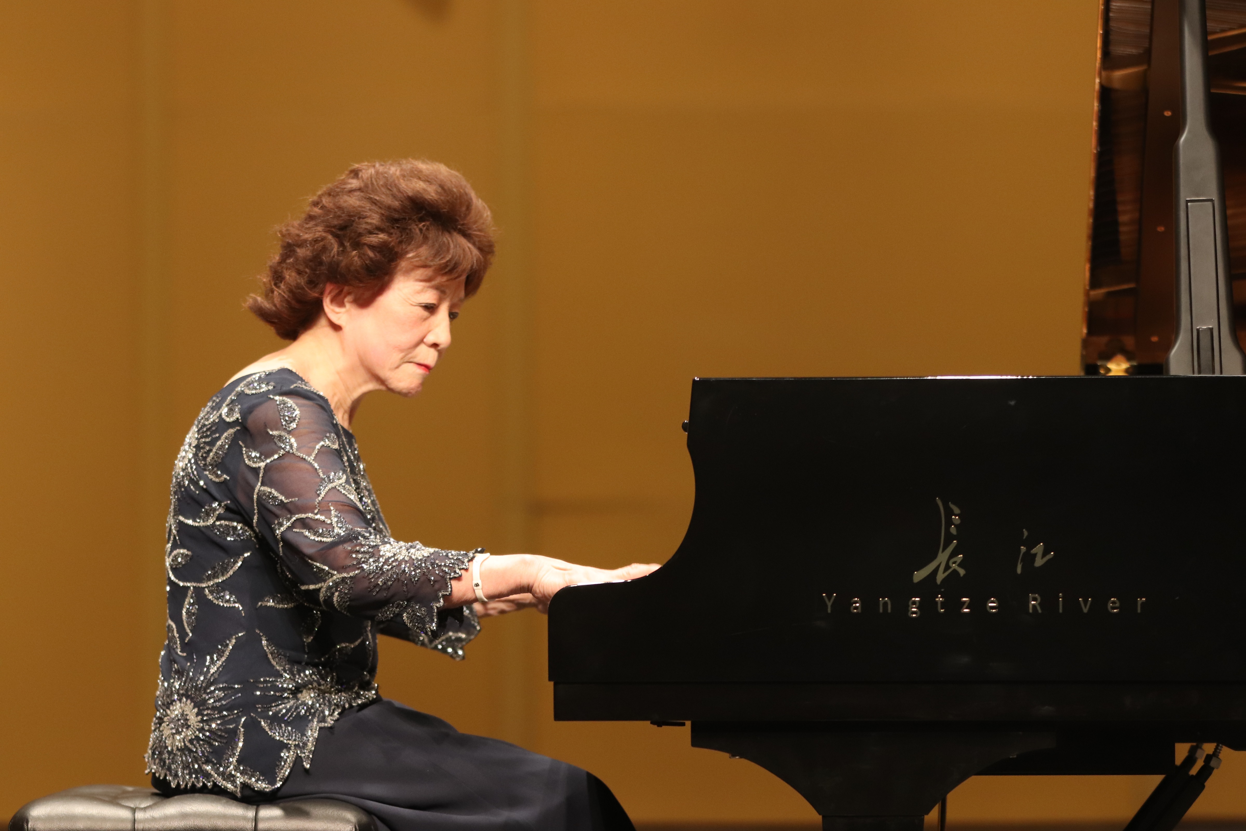 "爱只因有你"临夏行公益活动 钢琴大师鲍蕙荞携手长江钢琴奏响爱的