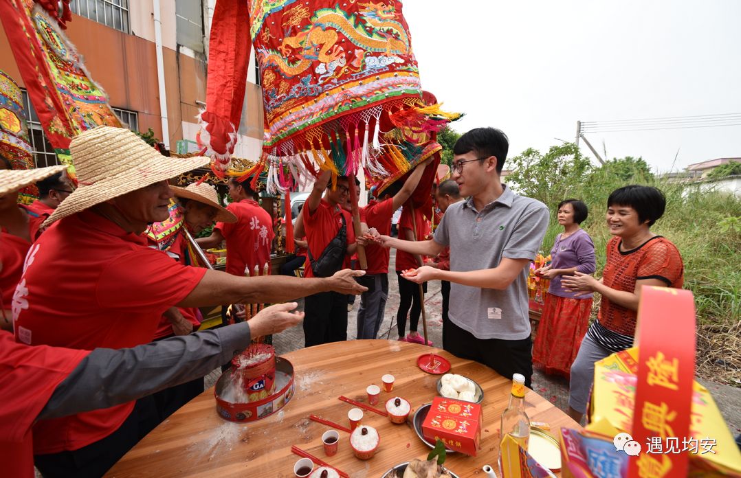 别以为均安只有帝王出游,南面全村出动……_北帝