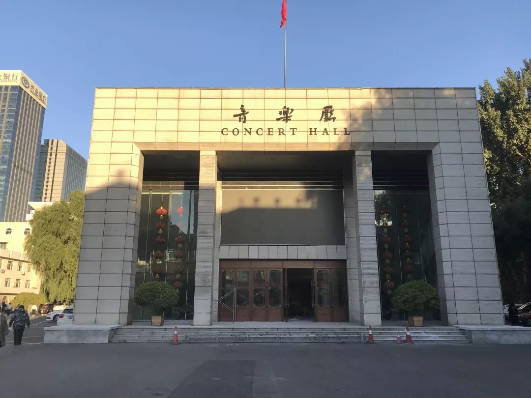 据了解是在27号会在北校区演出哦,小编认为这会是一场超级完美的音乐