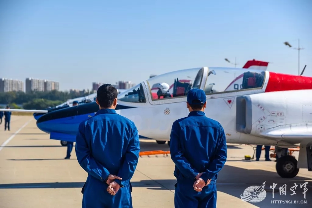 空军石家庄飞行学院某旅飞行学员首次单飞