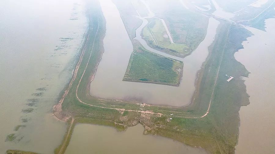 下塞湖位于南洞庭湖腹地,地跨湖南湘阴,沅江两地,东,南,北三面均为