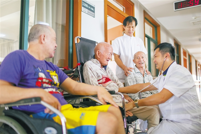 海南:完善养老服务体系 让"夕阳"更暖更红