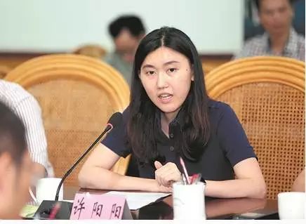 陈丽玲,许阳阳母女分别持有上市公司的12亿股和47亿股.