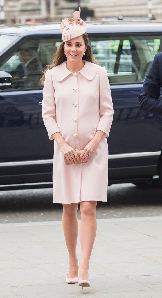 哈里王子宣布妻子怀孕！梅根纯色穿衣风格，很像凯特王妃孕妇装！