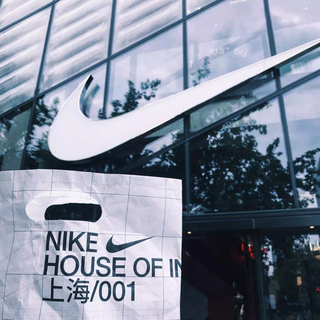 我认为 上海耐克001 打造了沉浸式零售环境之余 更重要的是将 nike