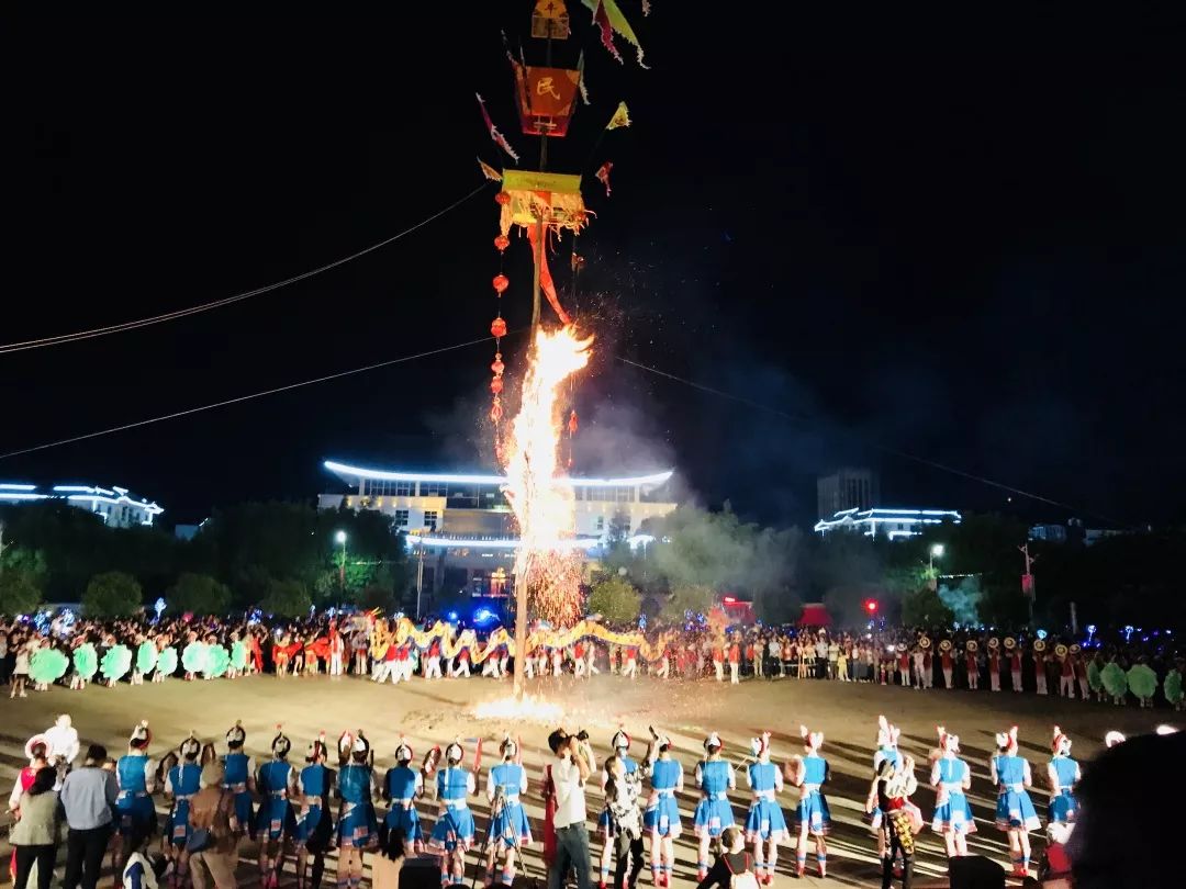 民族节日——火把节当地盛大的庆祝活动