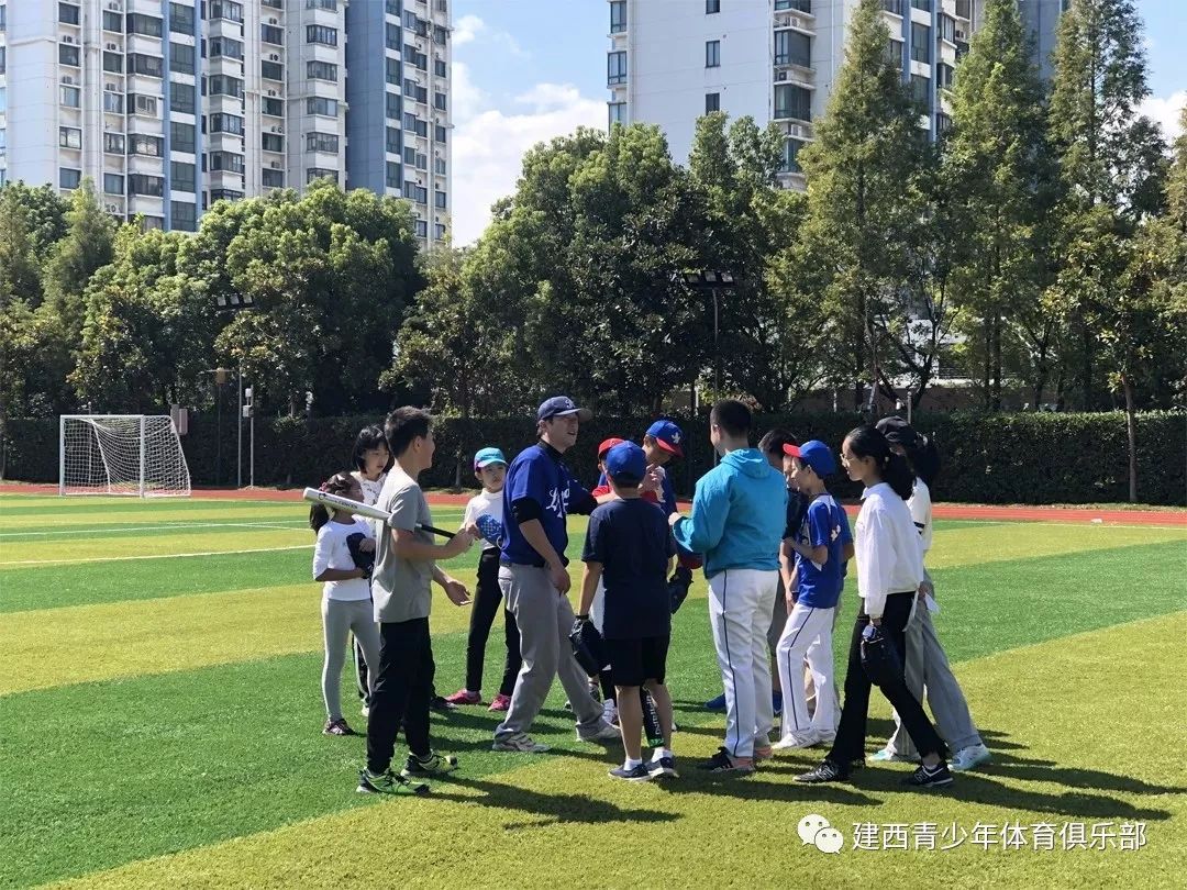 棒球教学新探索,成人队与青少年队的完美互动_小学员