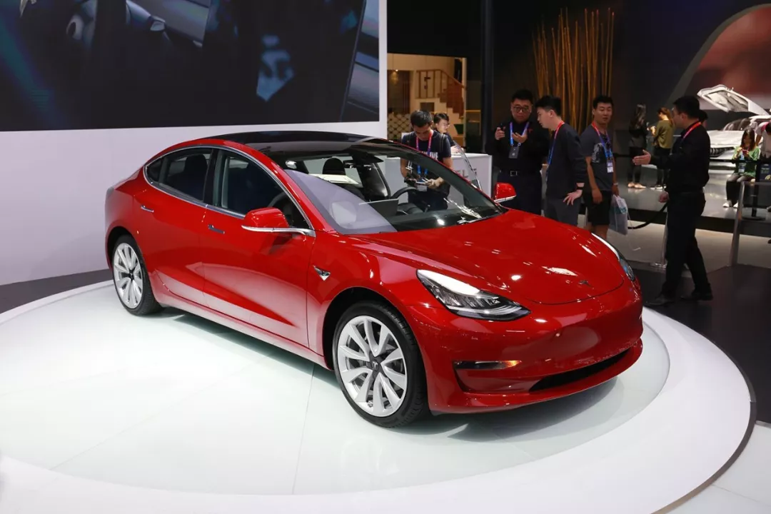 特斯拉在美国的销量已超过了奔驰!model 3展车到达广州