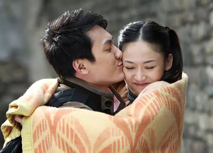 2010年,冯绍峰跟赵丽颖再度结缘于《佳期如梦,冯绍峰演男二,赵丽颖