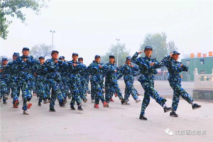 风雨无阻,彰显军魂——北京市工贸技师学院轻工分院学生军训闭营式!