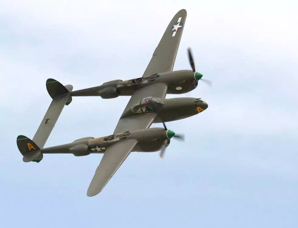 (p-38"闪电"战斗机,美国洛克·希德公司研制)