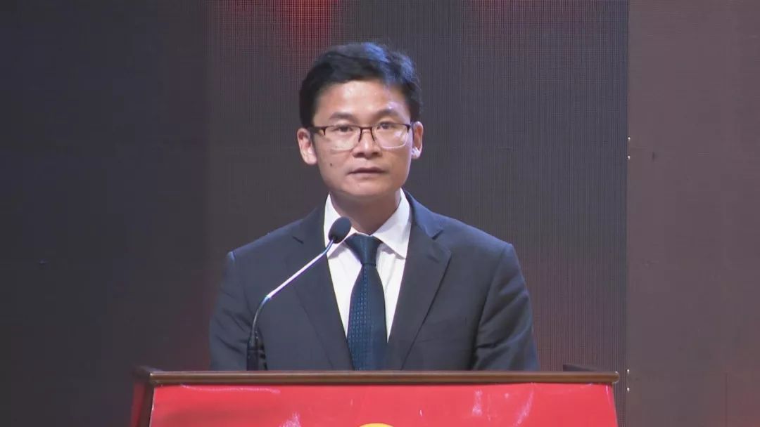 华菱集团党委书记,董事长曹志强出席大会并讲话.
