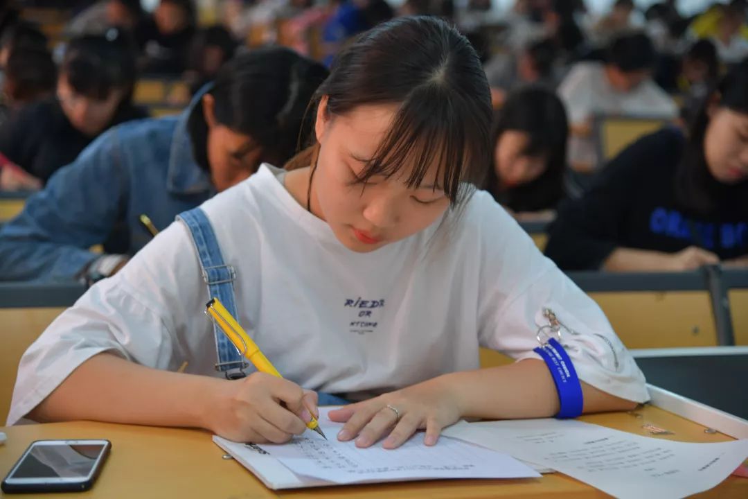 笔走龙蛇气象万千 书蕴锦绣佳作纷呈 沧州师范学院2018年度学生两笔字