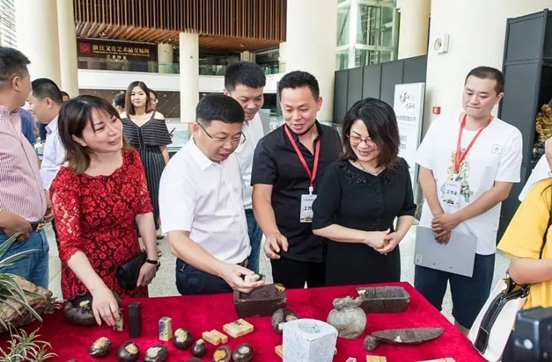 优秀作品参展,其中不乏倪东方,牛克思等国家级工艺美术大师的惊天之作