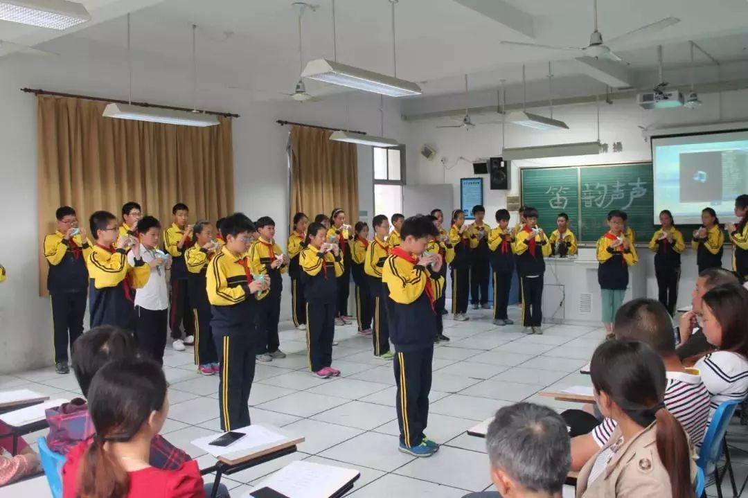 天马山学校三高士旁的三真学校