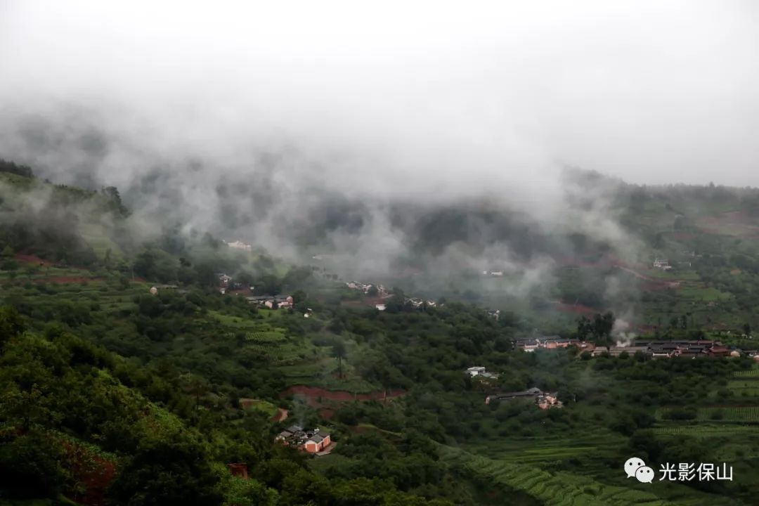 昌宁县珠街彝族乡位于昌宁县东北方,地处三州五县结合部,东与大理州