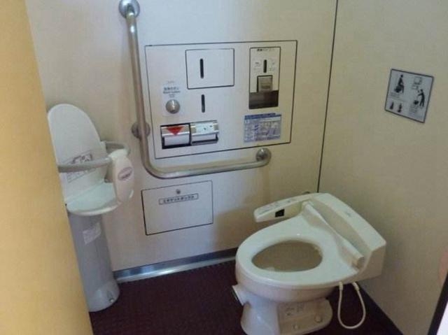 中國女遊客在日本上廁所，遇到一件很尷尬的事情，紅著臉跑了出來 旅行 第3張