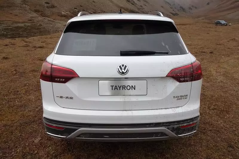 右下方为"tayron"标识,并根据高低功率的不同,带有380tsi和330tsi.