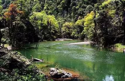 雅安市龙苍沟叠翠溪景区