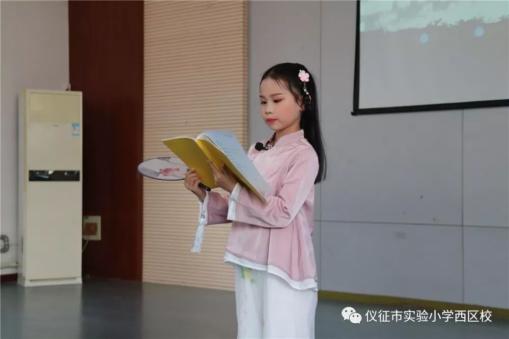 仪化片小学生低年组经典诵读比赛在我校成功举办