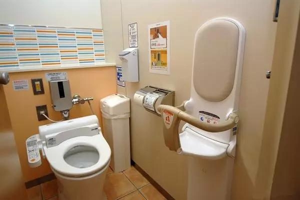 中國女遊客在日本上廁所，遇到一件很尷尬的事情，紅著臉跑了出來 旅行 第5張