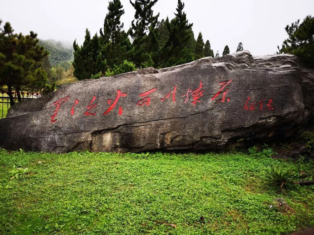 用过忆苦思甜的早餐, 师生们首先来到了井冈山风景区.